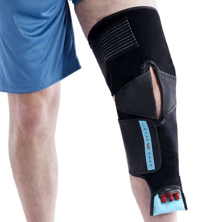 Comfortabele Game Ready kniewrap om een knie